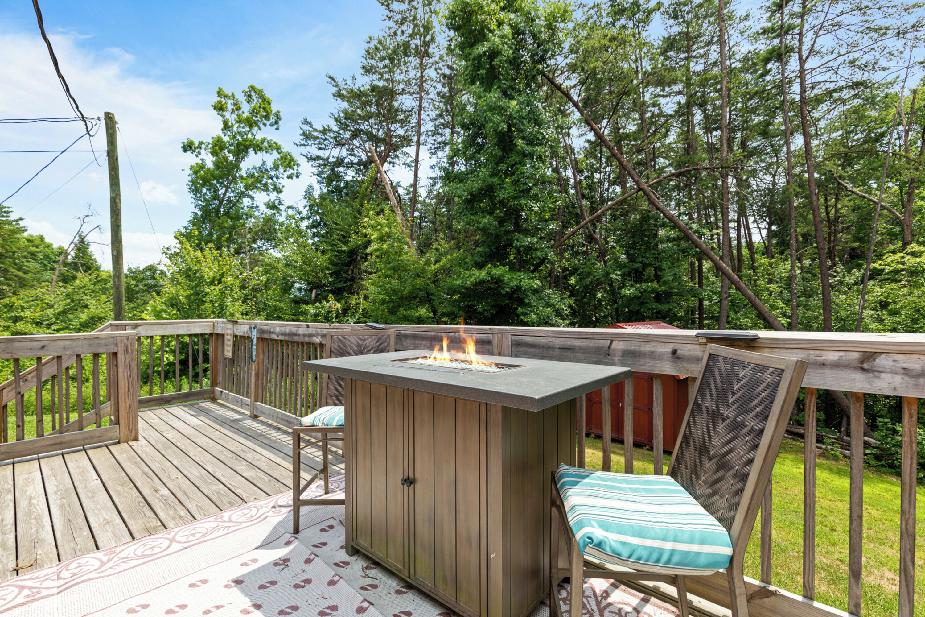 Comfort-Ferienhütte, 2 Schlafzimmer, Kamin, Bergblick | Terrasse/Patio