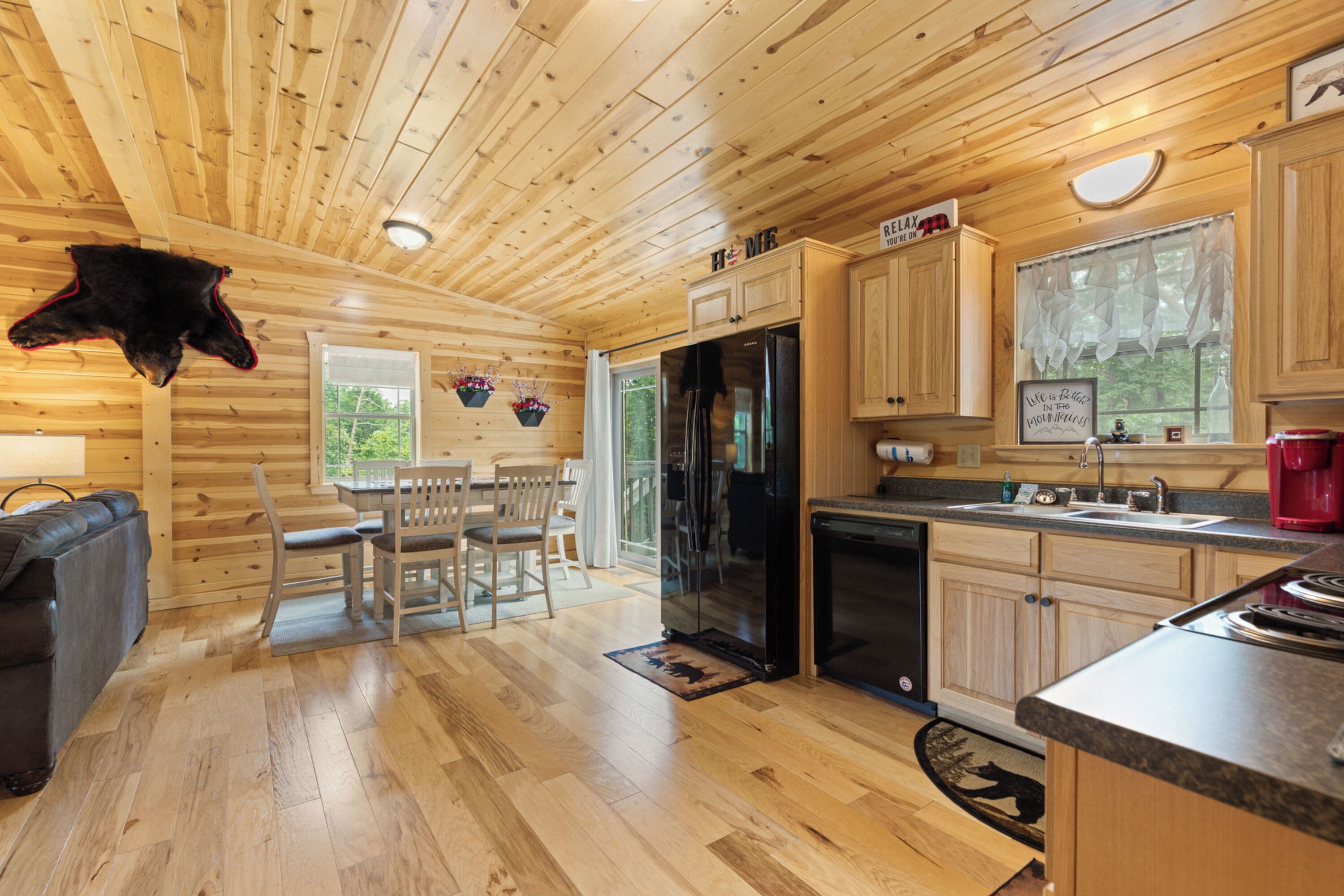 Comfort Cabin, 2 Bedrooms, Fireplace, Mountain View | Private kitchen | Fridge, microwave, oven, stovetop