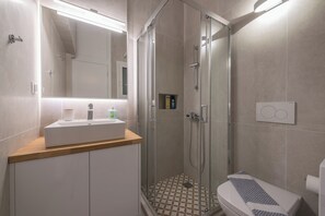 Comfort Apartment, City View | Bathroom