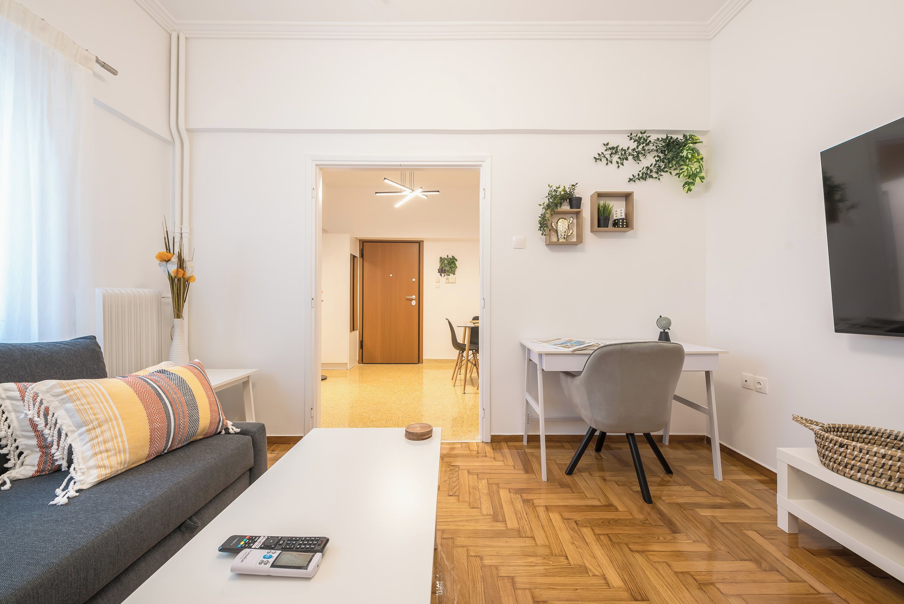 Appartement Confort, vue sur la ville | Aire de séjour | Téléviseur à écran plat