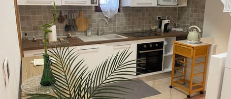 Micro-ondes, four, plaque de cuisson, lave-vaisselle