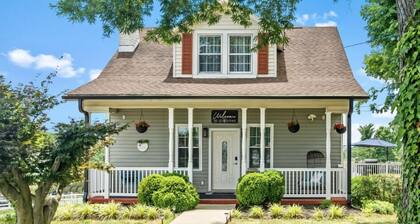 The Bell House - Contemporary Comfort Near Wards Road with a Luxurious Hot Tub!