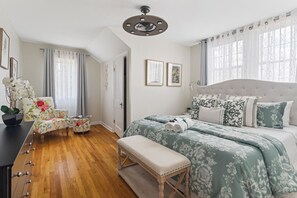 3 bedrooms, desk, iron/ironing board, travel crib