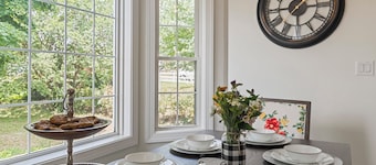 Bell House - Contemporary Comfort Near Wards Road with a Luxurious Hot Tub.