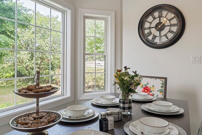 Bell House - Contemporary Comfort Near Wards Road with a Luxurious Hot Tub.