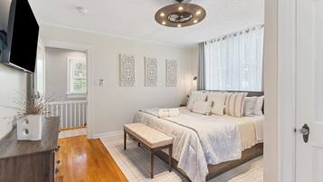 3 bedrooms, desk, iron/ironing board, travel cot