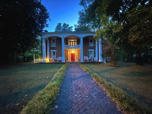 Room 2 King Belmont Inn on 1st floor In room private bathroom Shelbyville, TN
