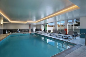 Una piscina cubierta