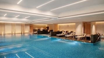 Indendørs pool