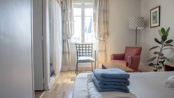 3 bedrooms, in-room safe, WiFi, bed sheets