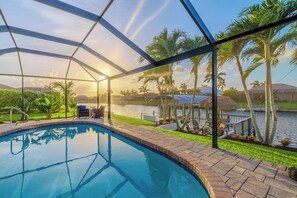 A heated pool - Sleeps 6-3BR-2BA- Heated pool (Cape Coral)