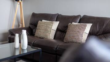 37-inch Smart TV with satellite channels, Netflix, streaming services