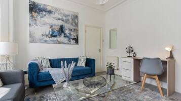 House | Ruang tamu | TV