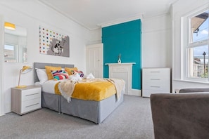 Maison | 4 chambres, bureau, accès au Wi-Fi (inclus), literie fournie
