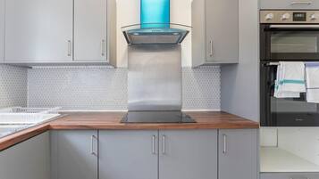 House | Dapur peribadi | Peti sejuk, ketuhar gelombang mikro, ketuhar, dapur