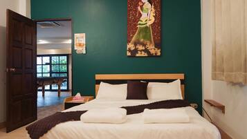 5 bedrooms, iron/ironing board, WiFi, bed sheets