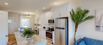 Dog-Friendly Home with WIFI and Washer/Dryer, stunning lake views