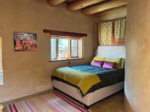 1 bedroom, iron/ironing board, free WiFi, bed sheets - Sweet Seco Casita is a classic Taos Adobe Home (Arroyo Seco)