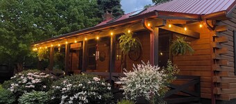 Wind Song: Charming Log Cabin In a Private Neighborhood. 10 Min From Downtown BR