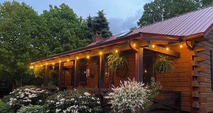 Wind Song: Charming Log Cabin In a Private Neighborhood. 10 Min From Downtown BR