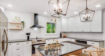 New! Mountain Modern Home on Creek At Lake Lure