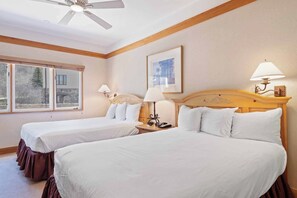 2 quartos, berço de viagem, Wi-Fi, roupa de cama