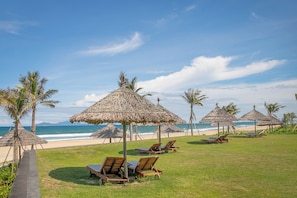 Design Villa, 5 Bedrooms, Beach View | Beach/ocean view