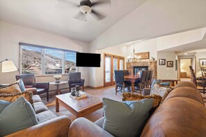 Smart TV, fireplace - The Charter at Beaver Creek F4405 (Beaver Creek)