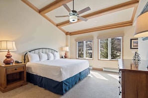 4 habitaciones, tabla de planchar con plancha, cuna de viaje y wifi 