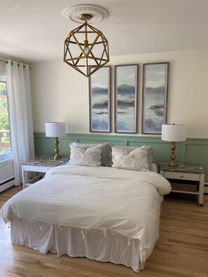 3 bedrooms, desk, WiFi, bed sheets