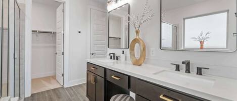 Shower, hair dryer, towels, shampoo