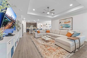 テレビ、テレビゲーム、書斎 / ワークスペース