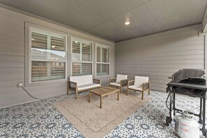 Property grounds - Close to CotA & Downtown | Spacious & Luxe | 4BR (Austin)