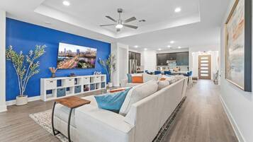 TV, videospill og kontorer