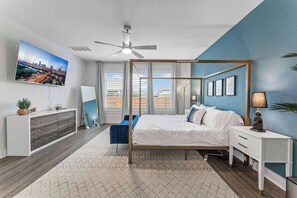 4 bedrooms, desk, iron/ironing board, WiFi - Close to CotA & Downtown | Spacious & Luxe | 4BR (Austin)