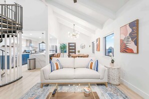 テレビ、テレビゲーム、書斎 / ワークスペース