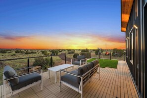 Terrace/patio - *NEW* Luxe Desert Retreat | Near GrandCanyon S Rim (Williams)