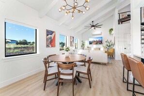 Dining - *NEW* Luxe Desert Retreat | Near GrandCanyon S Rim (Williams)