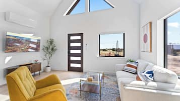 Televisión, videojuegos, oficina