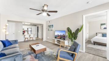 2 bedrooms, desk, iron/ironing board, WiFi