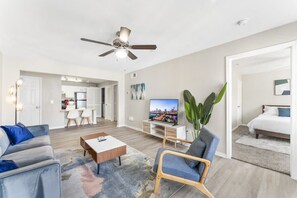 2 bedrooms, desk, iron/ironing board, WiFi