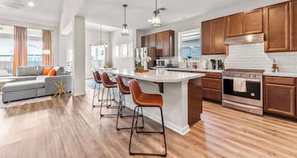 Close to CotA & Downtown | Cozy & Luxe | 4BR