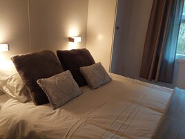 2 habitaciones, tabla de planchar con plancha y wifi gratis 