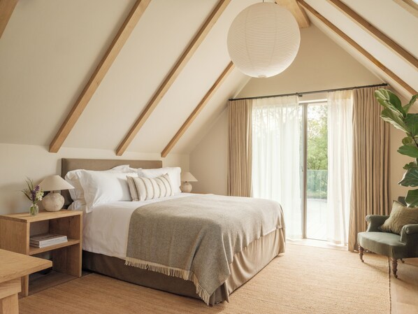 Superior-Doppelzimmer, Balkon, Flussblick | Zimmersafe, Verdunkelungsvorhänge, Bügeleisen/Bügelbrett