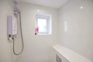 Studio | Badezimmer | Dusche, Handtücher