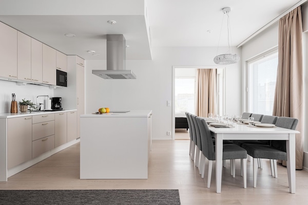 Apartament prèmium, vistes al riu | Cuina privada | Frigorífic, microones, forn i placa de cuina
