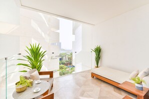 Interior - Elegant Apt w/ Sea Views at FIVE Palm Jumeirah (Dubai)