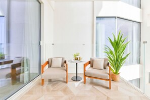 Interior - Elegant Apt w/ Sea Views at FIVE Palm Jumeirah (Dubai)