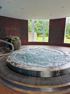 Cabin | Spa - Lochside Lodge Retreat - Stunning Lakeside Escape (Alexandria)