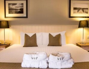 Cabin | 2 bedrooms, free WiFi, bed sheets - Lochside Lodge Retreat - Stunning Lakeside Escape (Alexandria)